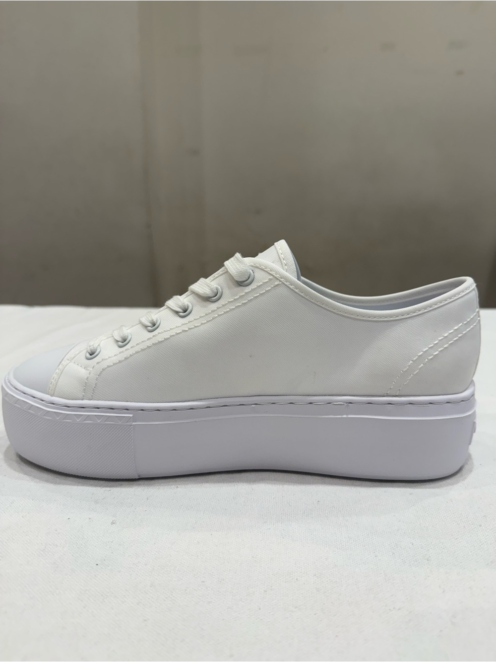 Guess Women's Joezi Low-Top Flatform Sneaker Color White - Picture 3 of 11